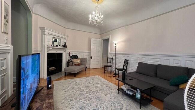 Building Photo - 259 Beacon St