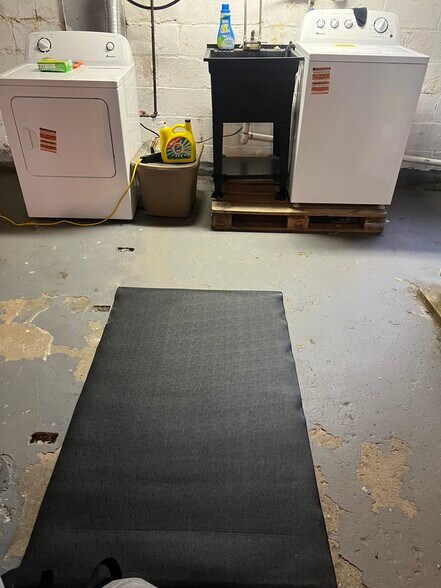 Building Photo - 160 Stafford Ave