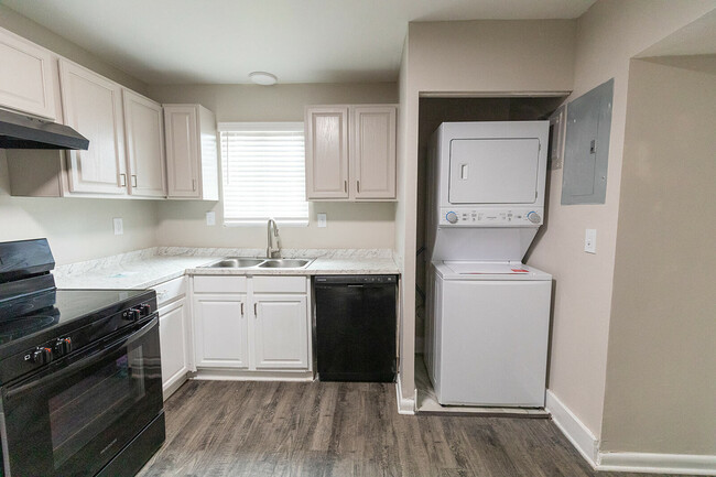 Kitchen - Hillcrest Townhomes