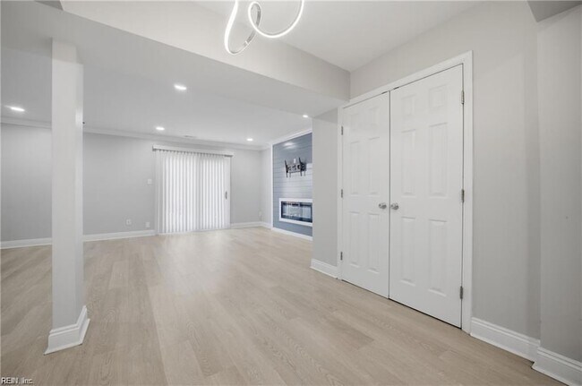 Building Photo - 712 White Hall Ln