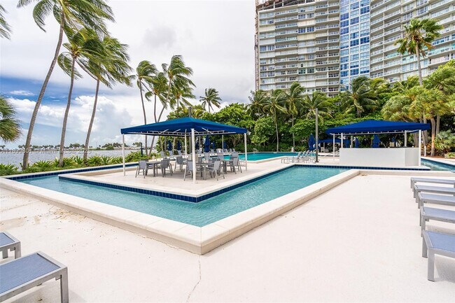 Building Photo - 2333 Brickell Ave