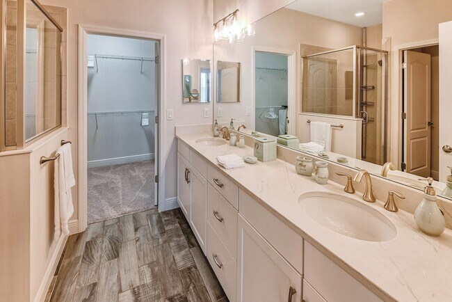 Building Photo - 6960 Avalon Cir