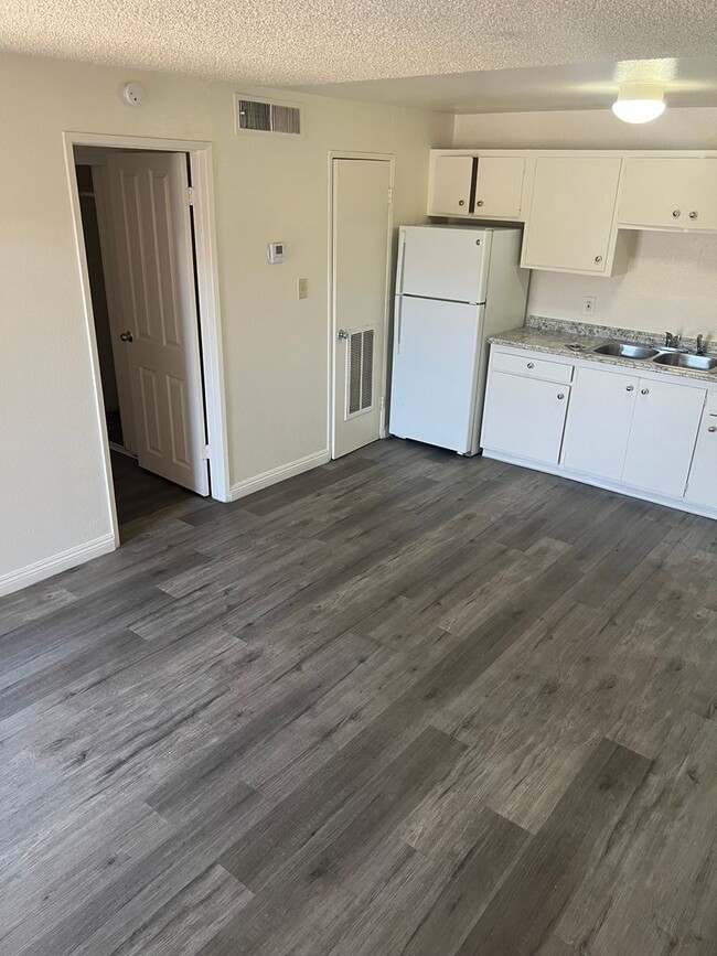 Building Photo - 1 Bedroom 1 Bath In Central Las Vegas