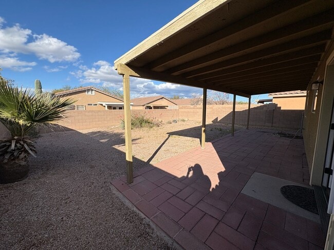 Building Photo - 3 bed 2 Bath NW Tucson Home