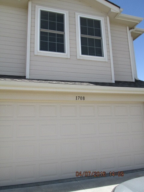 Building Photo - Beautiful Townhome Plenty of Space