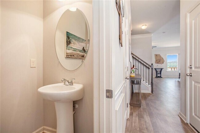 Building Photo - 290 Turtle Creek Dr