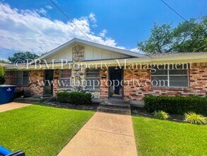 Building Photo - Preston-Gilmer Apartments, Unit 7 - Cozy 2 Bedroom, 1 Bathroom home in Ennis, Tx!