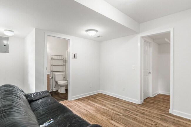 Building Photo - 1313 Giles Rd