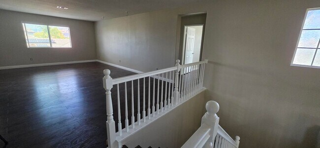 Building Photo - Large 6bed 4bath San Jacinto Beauty!