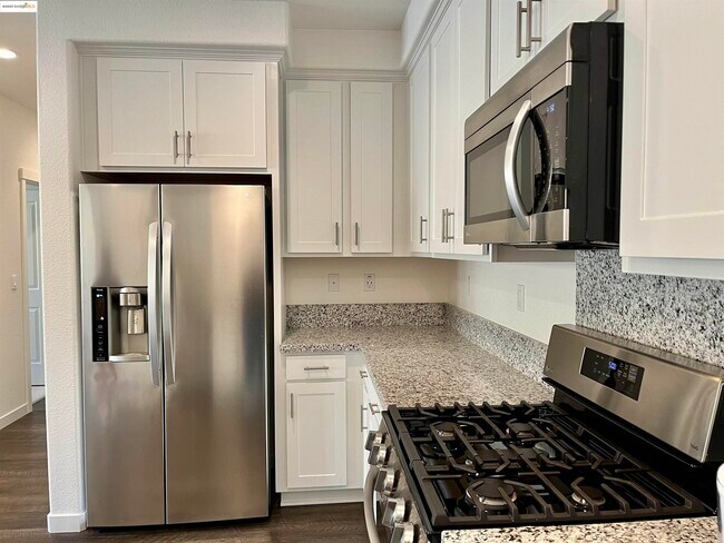 Building Photo - 2700 Wildflower Sta Pl