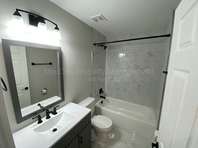Building Photo - 77 Lakeview Dr