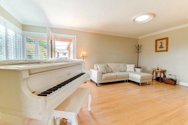 Building Photo - 2355 21st St