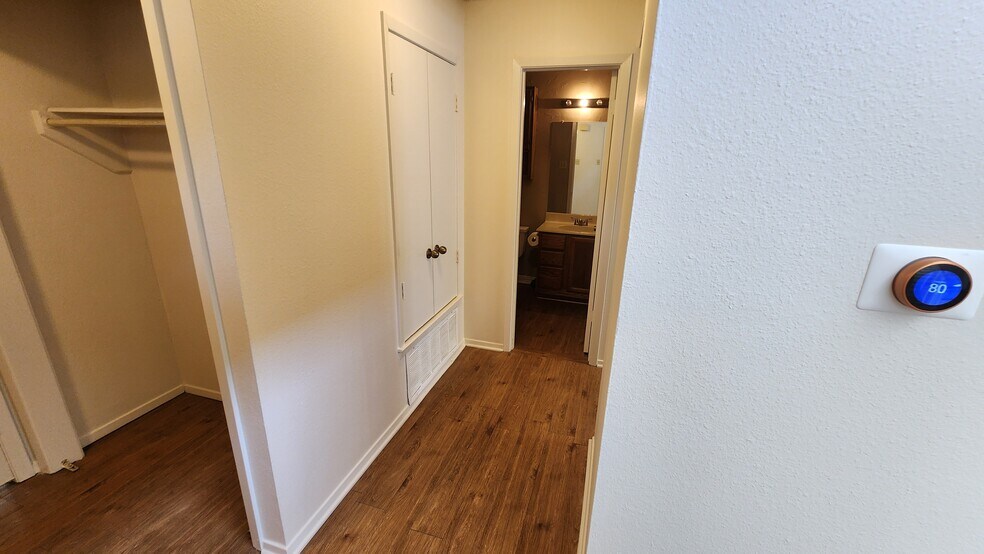 Building Photo - 2320 Aberdeen Dr