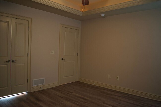 Building Photo - Marvelous 3 Bedroom House In Mill Creek Ma...