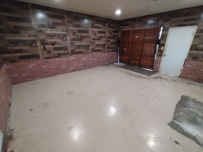 Building Photo - 210 Covena Ave