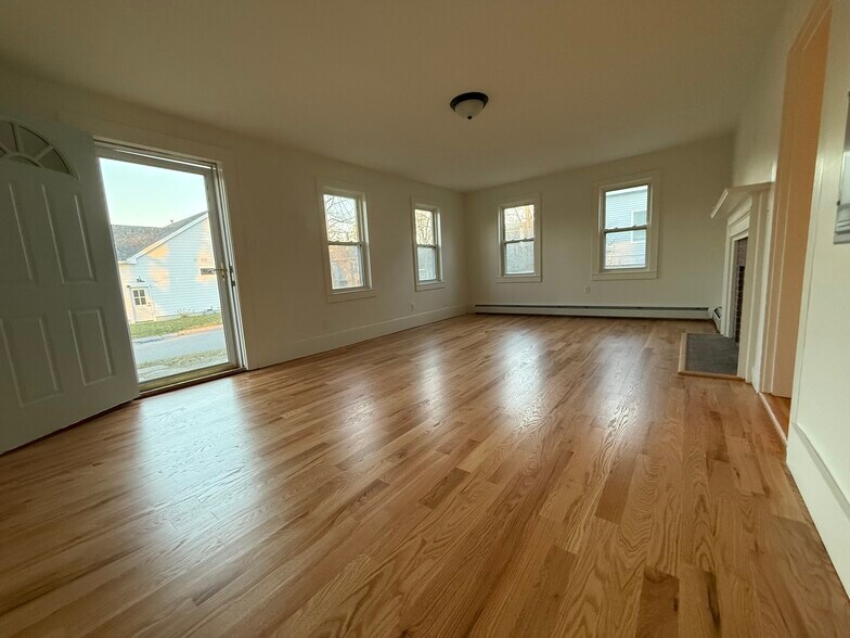 Building Photo - 35 Grant St