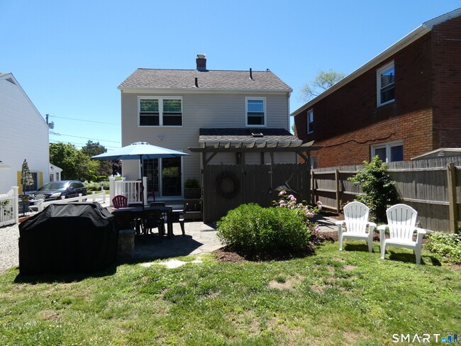 Building Photo - 13 Billows Rd