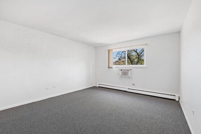 Building Photo - 8970 N Parkside Ave