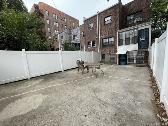 Building Photo - 48-41-48-41 41st St