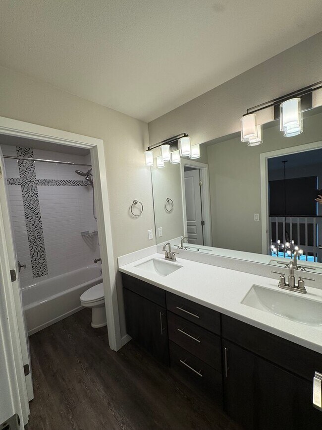 Building Photo - Stunning home in desirable Eagle River neighborhood