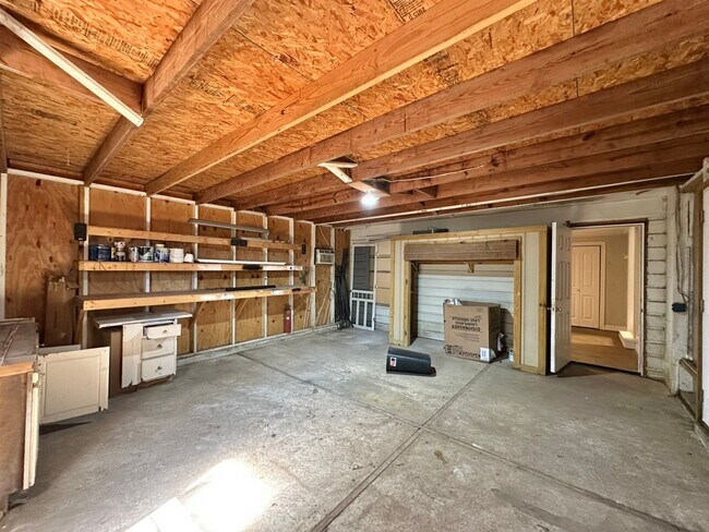 Building Photo - 1309 S Robertson Ave