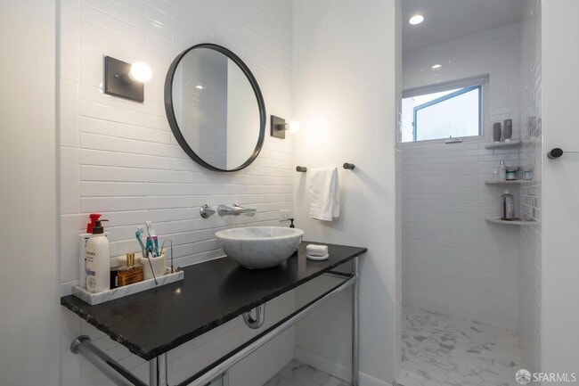 Building Photo - 449 Gates St