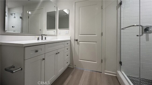 Building Photo - 110 Sunnyside