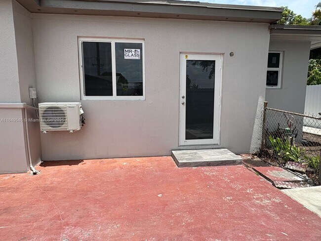 Building Photo - 3368 NW 51st Terrace