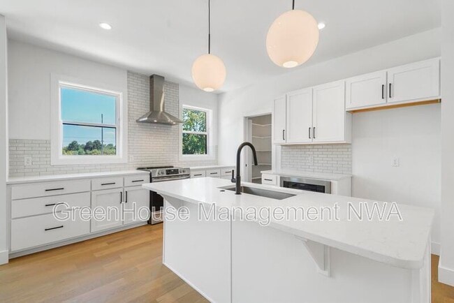 Building Photo - 627 SW C St