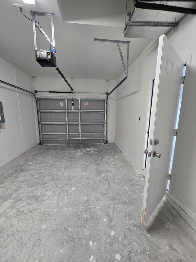 Building Photo - BRAND NEW 2/2/1- GREAT LEHIGH LOCATION