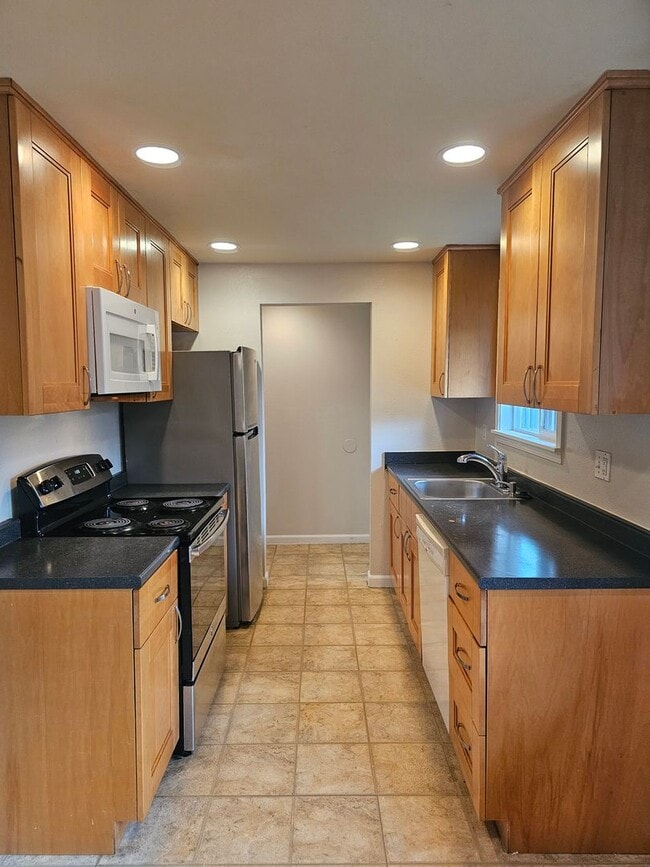 Building Photo - Beautiful 2 Bed 1 Bath Condo in Mountlake Terrace