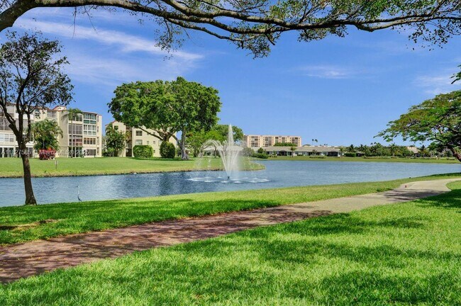 Building Photo - 14671 Bonaire Blvd