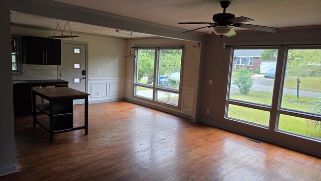 Building Photo - 5226 Ashcroft Ave