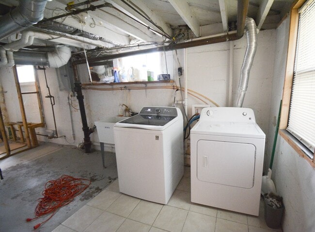 Building Photo - Tucked away, conveniently located, home fo...