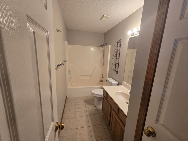 Building Photo - 3700 Falmouth Dr