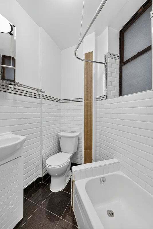 Building Photo - 274 Mott St