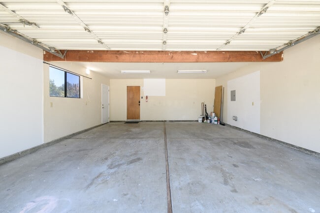 Building Photo - 1704 Humboldt Ave