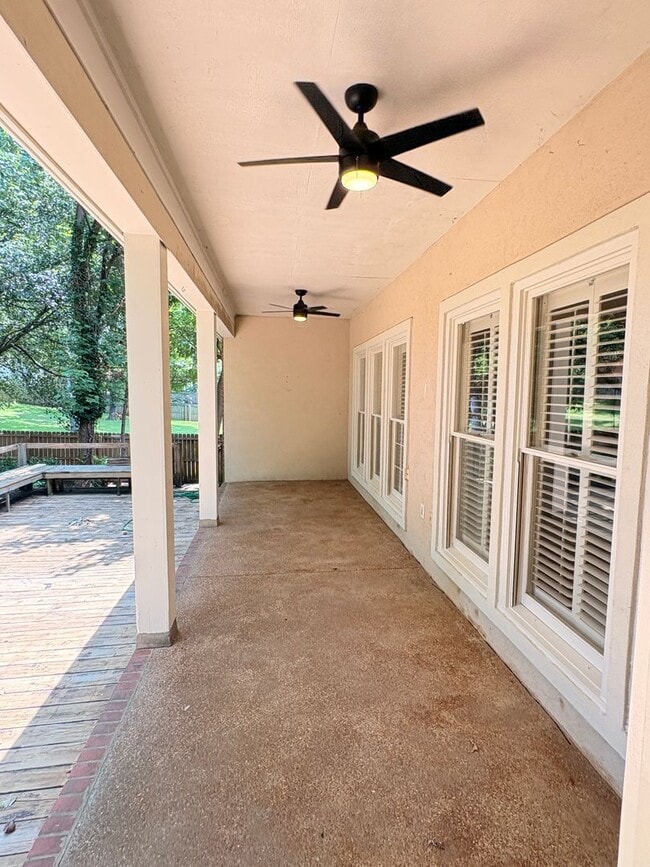 Building Photo - One Of Kind Home In Woodchase Subdivision! Over 3400 Sq Ft! Must have owner's approval on pets, f...