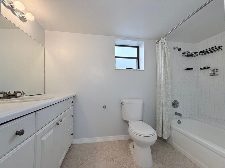 Primary Photo - 1720 N Congress Ave