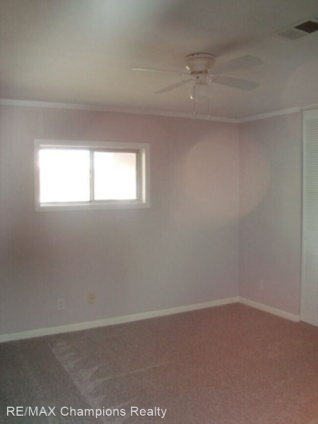 Building Photo - 3 br, 2 bath House - 2230 Airport Thruway