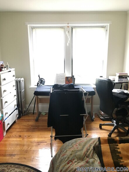 Building Photo - 349 Pleasant St