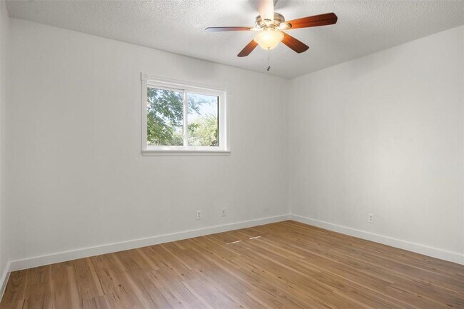 Building Photo - 620 S 1st St