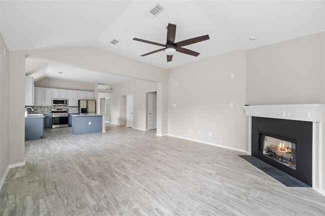 Building Photo - 9847 Willow Crossing Dr