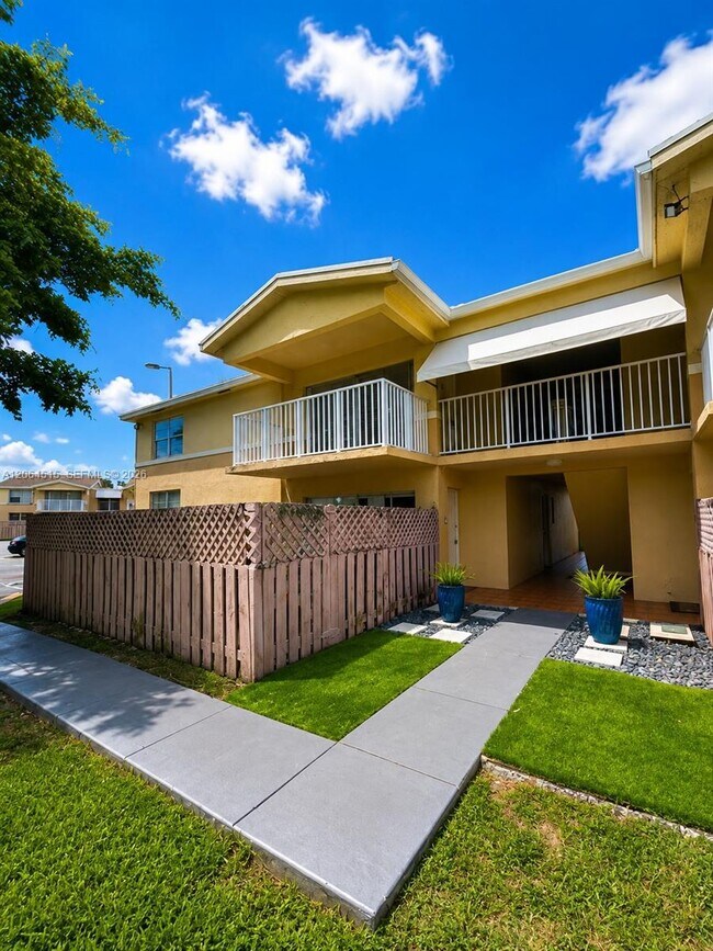 Building Photo - 4450 NW 79th Ave