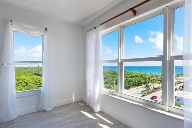 Building Photo - 3000 E Sunrise Blvd