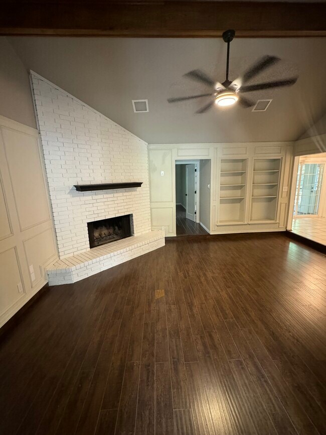 Building Photo - 5226 Bellefontaine Dr
