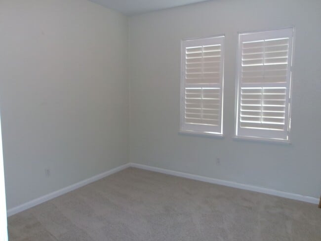 Building Photo - Beautiful 3bd, 2 bath, 3-car garage home in Sparks