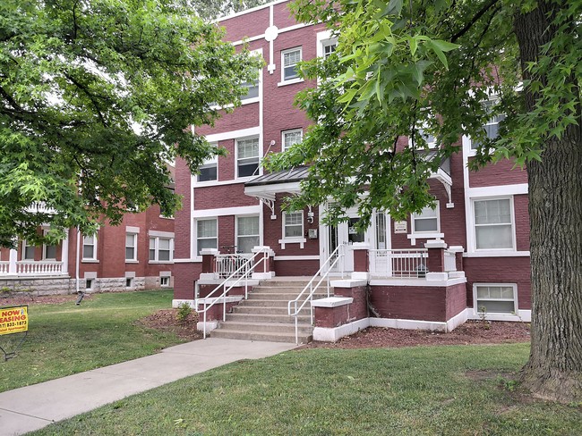 Primary Photo - Walnut Apartments