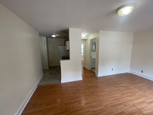 Building Photo - Renovated 1  bed , Sunny and Spacious, Utilities and laundry Inc Close to train 1 free Month