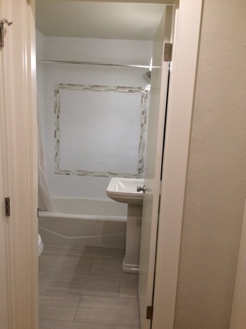 Building Photo - Full Remodel! University Park-Portsmouth-H...